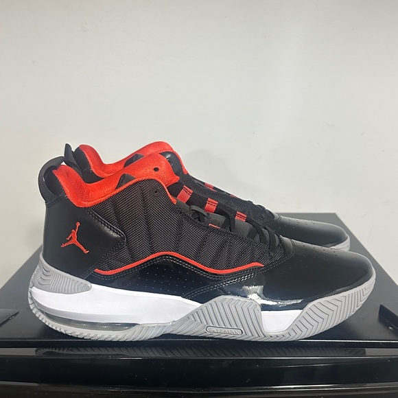 Brand new Jordan Stay Loyal